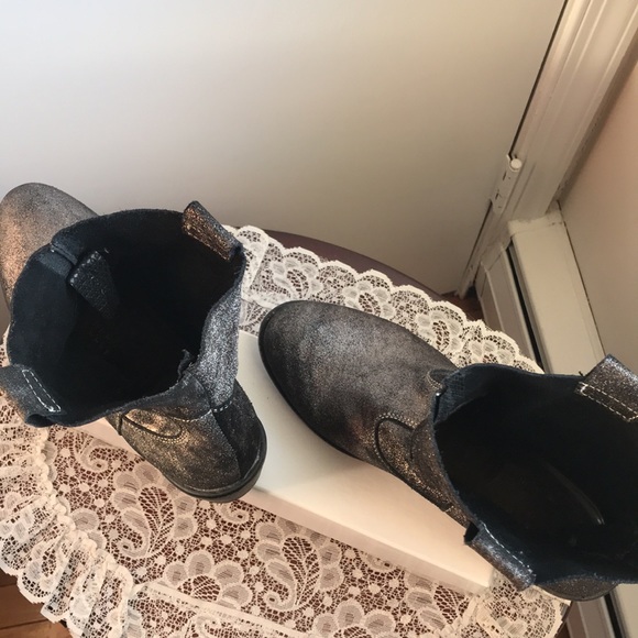 Charles by Charles David Dapper Metallic Ankle Boots sz 9 Suede Almond Toe EUC - Picture 6 of 11